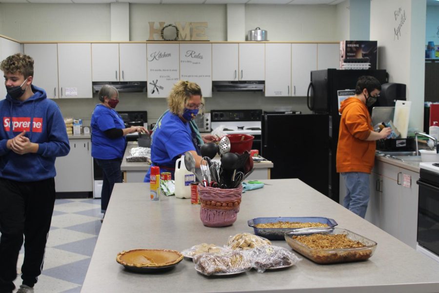 Mrs. Robinsons Independent Living class is busy practicing cooking skills to make a Thanksgiving dinner. 