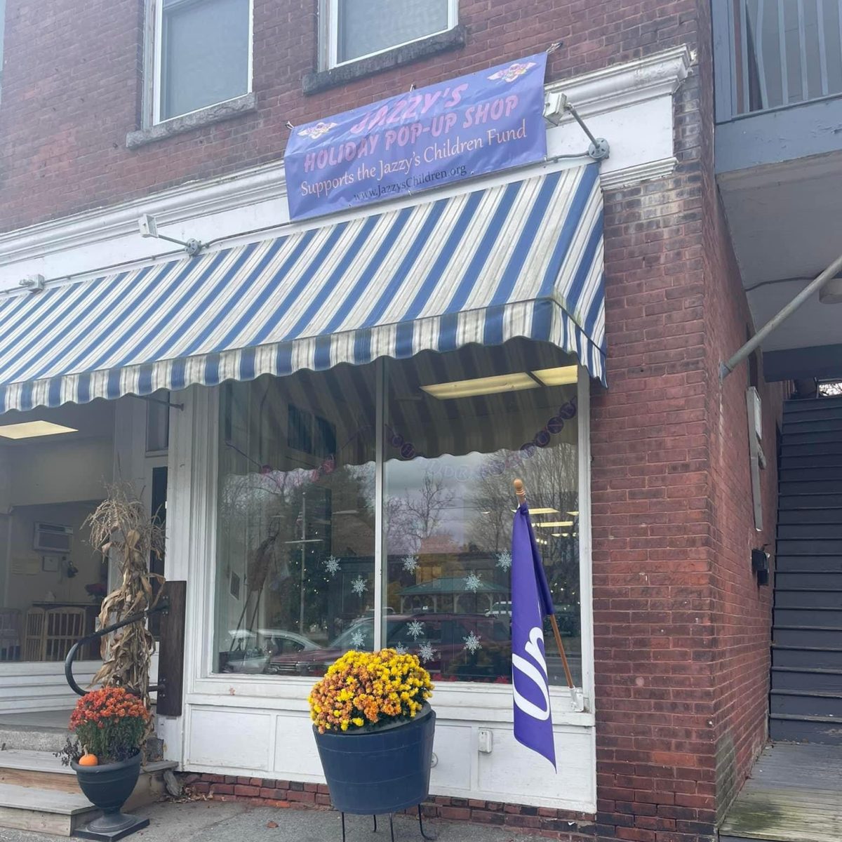 This is the storefront of the Jazzy’s Holiday Pop-Up shop in Woodsville NH on November 11 2024. The store is located on 91 Central Street in Woodsville NH.